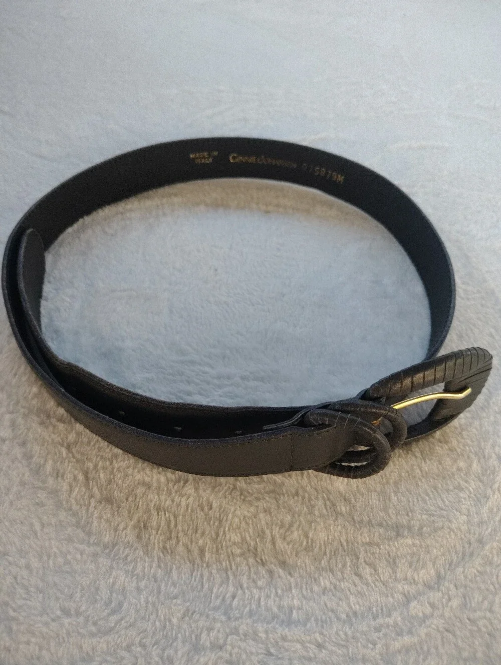 Classic Leather Women’s Belt with Knotted Buckle